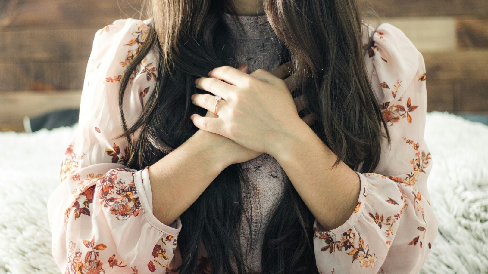 「日々のケアで変えられる！」オイリー肌の原因と対策とは？