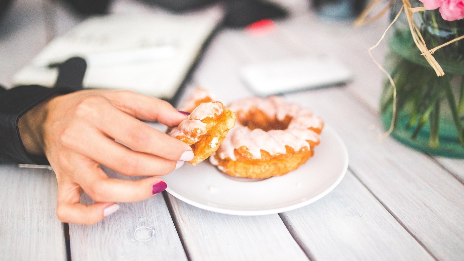 「日々のケアで変えられる！」オイリー肌の原因と対策とは？