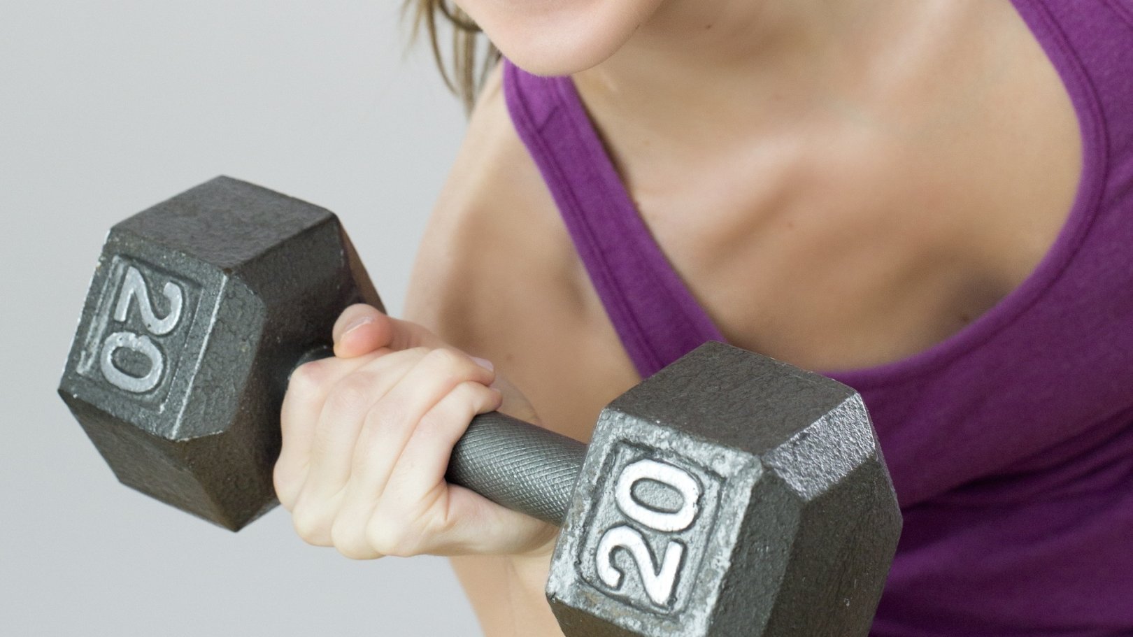 「日々のケアで変えられる！」オイリー肌の原因と対策とは？