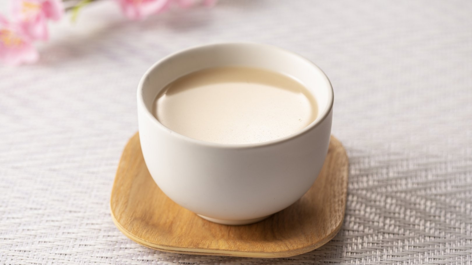 「日々のケアで変えられる！」オイリー肌の原因と対策とは？