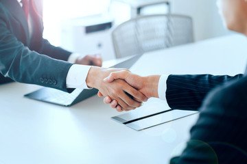 「日々のケアで変えられる！」オイリー肌の原因と対策とは？