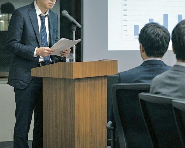 「日々のケアで変えられる！」オイリー肌の原因と対策とは？