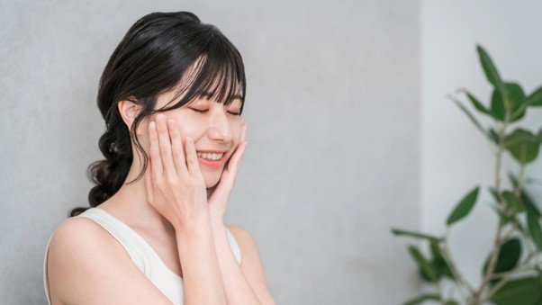 「日々のケアで変えられる！」オイリー肌の原因と対策とは？