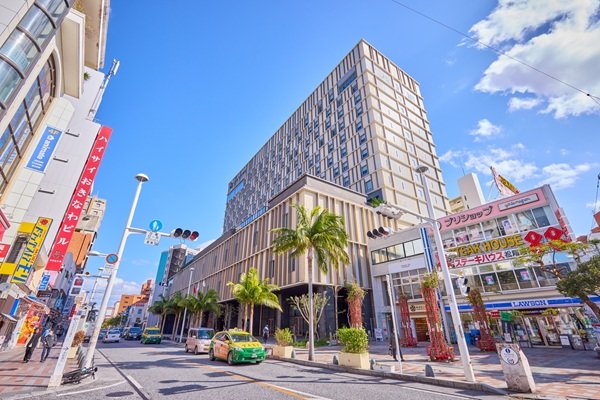 「日々のケアで変えられる！」オイリー肌の原因と対策とは？