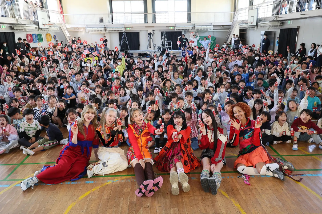 夏ネイルはトロピカルな縦グラデーションで♡ハンド&フット別に紹介!