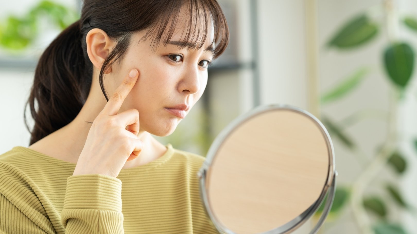 「日々のケアで変えられる！」オイリー肌の原因と対策とは？