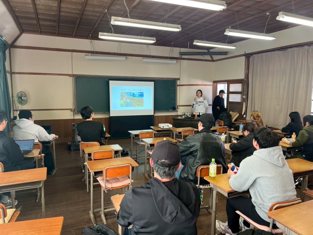 「日々のケアで変えられる！」オイリー肌の原因と対策とは？