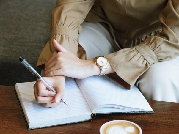 「日々のケアで変えられる！」オイリー肌の原因と対策とは？