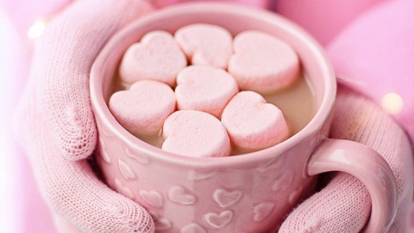 「日々のケアで変えられる！」オイリー肌の原因と対策とは？