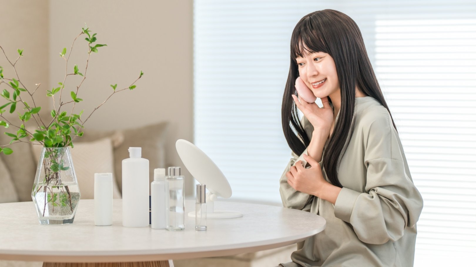 「日々のケアで変えられる！」オイリー肌の原因と対策とは？