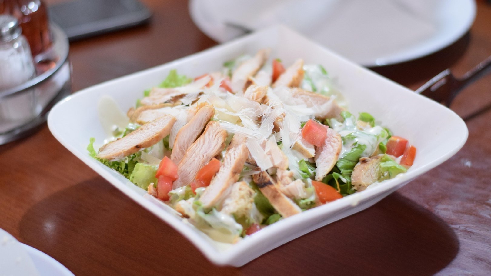 「日々のケアで変えられる！」オイリー肌の原因と対策とは？