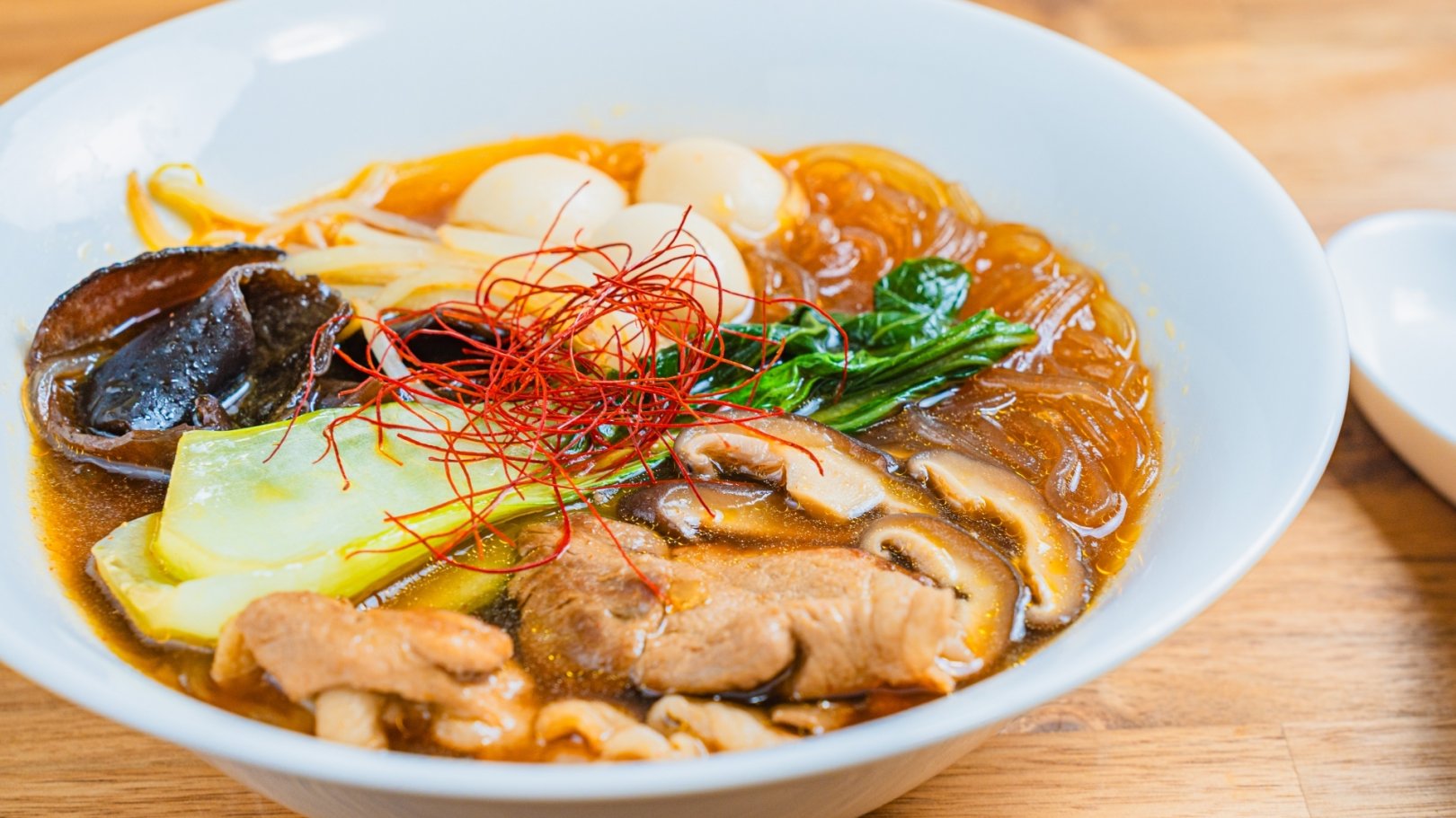 「日々のケアで変えられる！」オイリー肌の原因と対策とは？