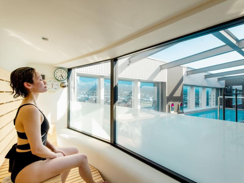 夏ネイルはトロピカルな縦グラデーションで♡ハンド＆フット別に紹介！