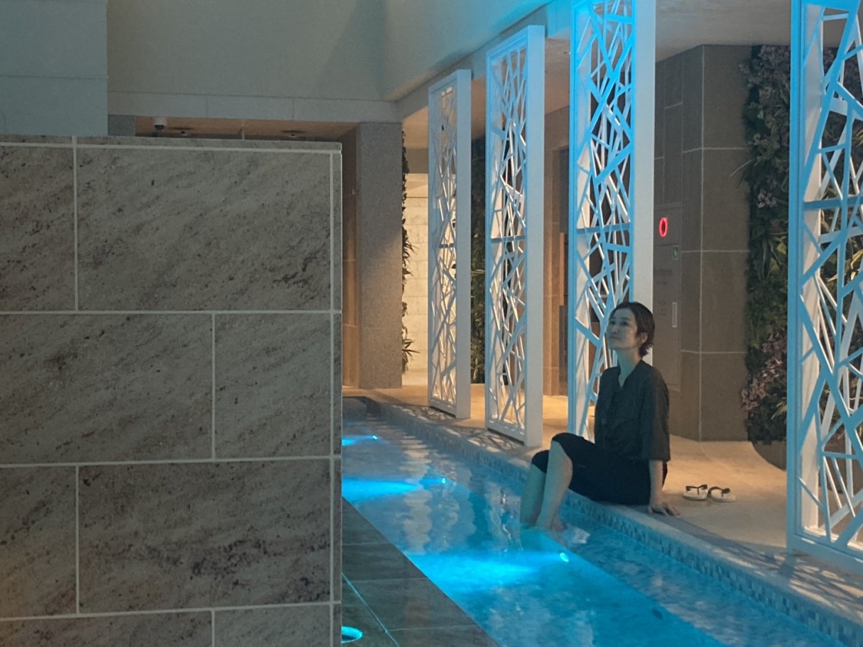 夏ネイルはトロピカルな縦グラデーションで♡ハンド＆フット別に紹介！